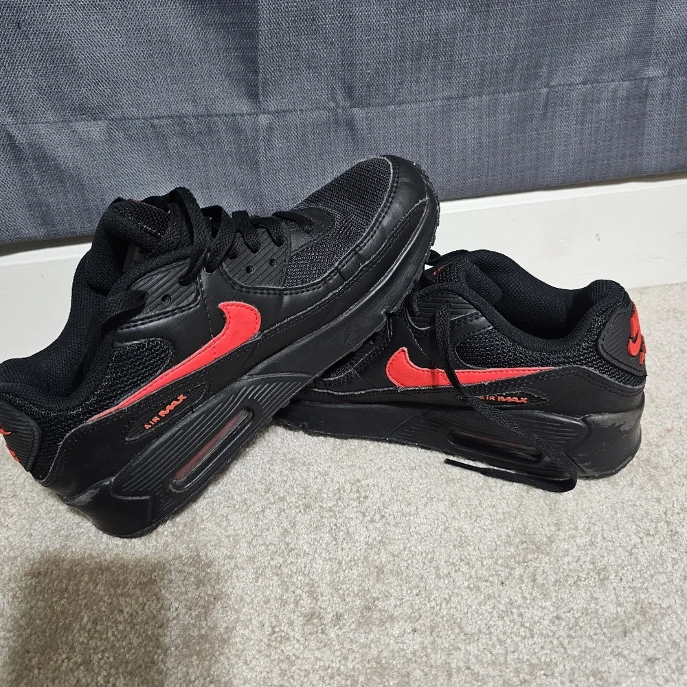 ​Nike Air Max 90 GS Black Red 6Y